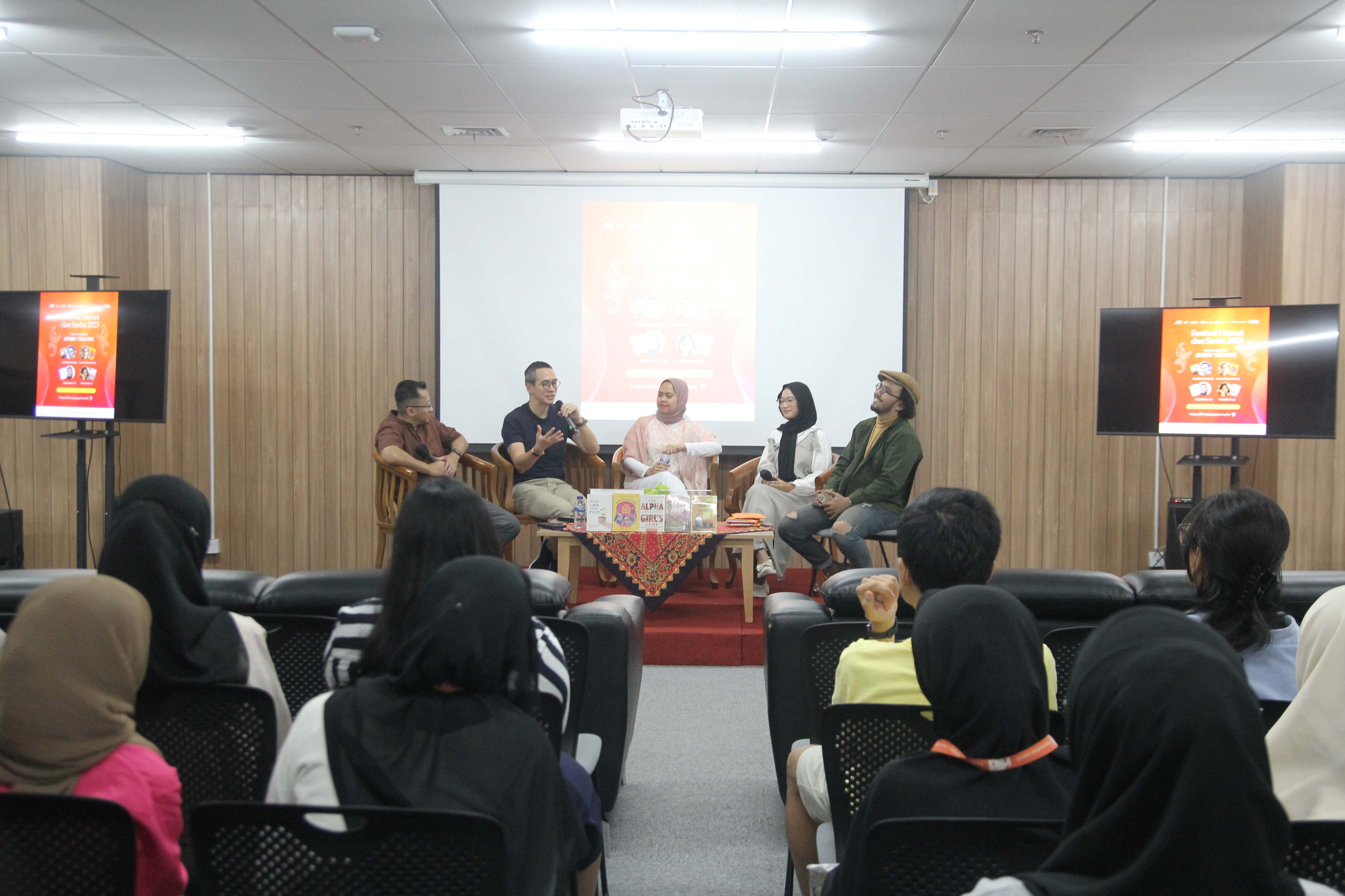 Talkshow Buku Gagas Media (Adhitya Mulya & Halimah)