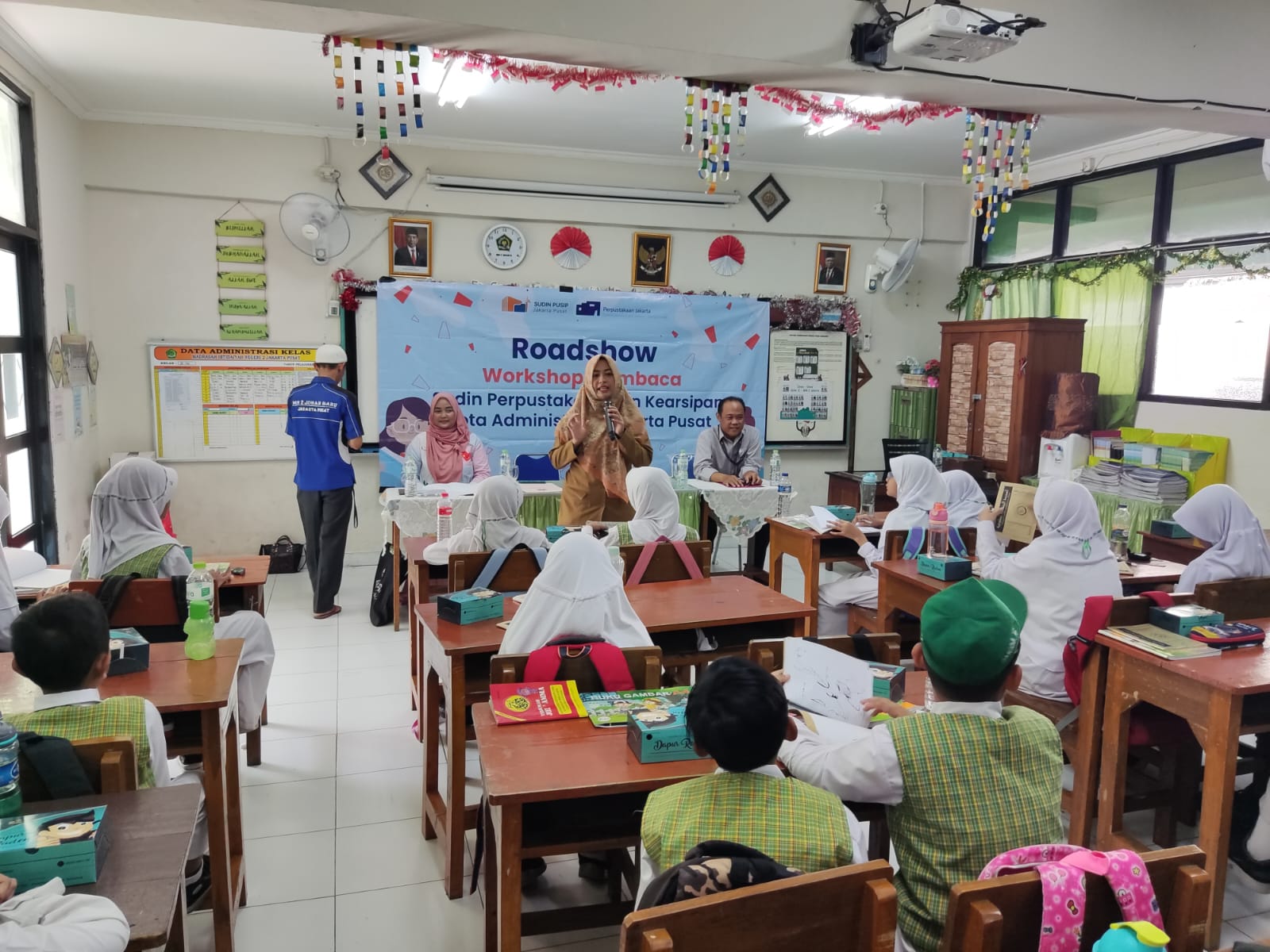 Roadshow Workshop Membaca Dan Literasi Perpustakaan Sudin Pusip Jakarta Pusat Di SDN Cempaka Putih Barat 17