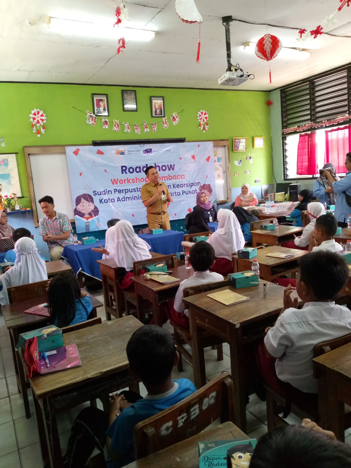 Roadshow Workshop Membaca Dan Literasi Perpustakaan Sudin Pusip Jakarta Pusat Di SDN Cempaka Baru 03