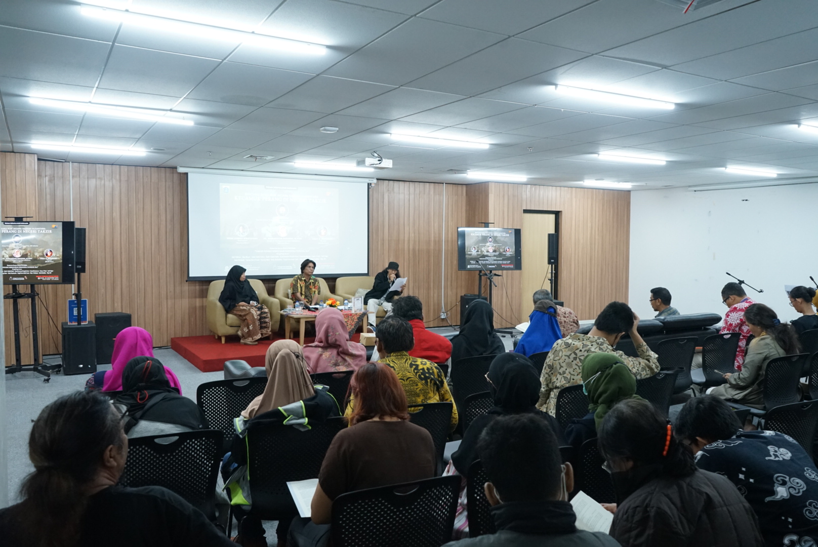 Bincang Buku Alih Aksara Naskah Nusantara: Kecamuk Perang Di Negeri Takzir