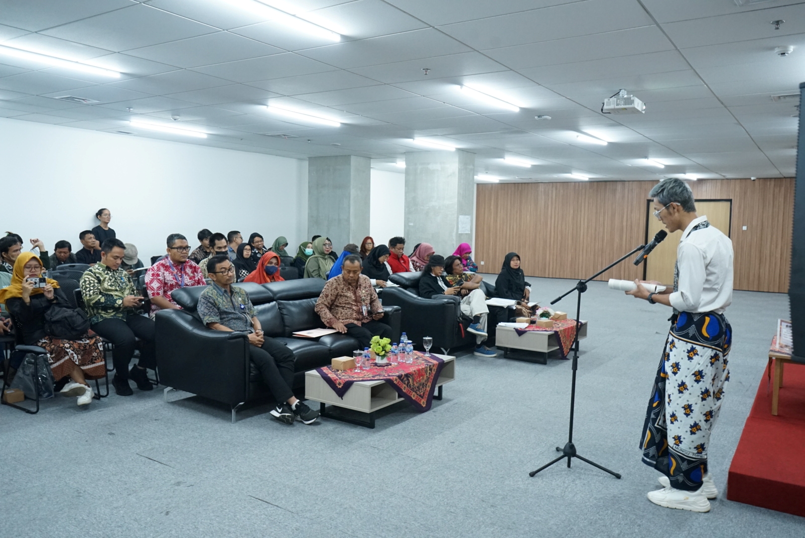 Bincang Buku Alih Aksara Naskah Nusantara: Kecamuk Perang Di Negeri Takzir