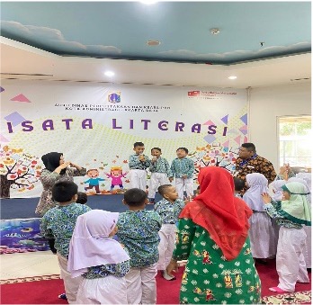 SI JALI Menelusuri Jejak Literasi Ke Perpustakaan Jakarta Barat Bersama RA Qurrota A'Yun