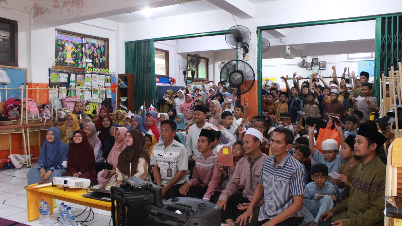 Roadshow Workshop Membaca Di SD Juara