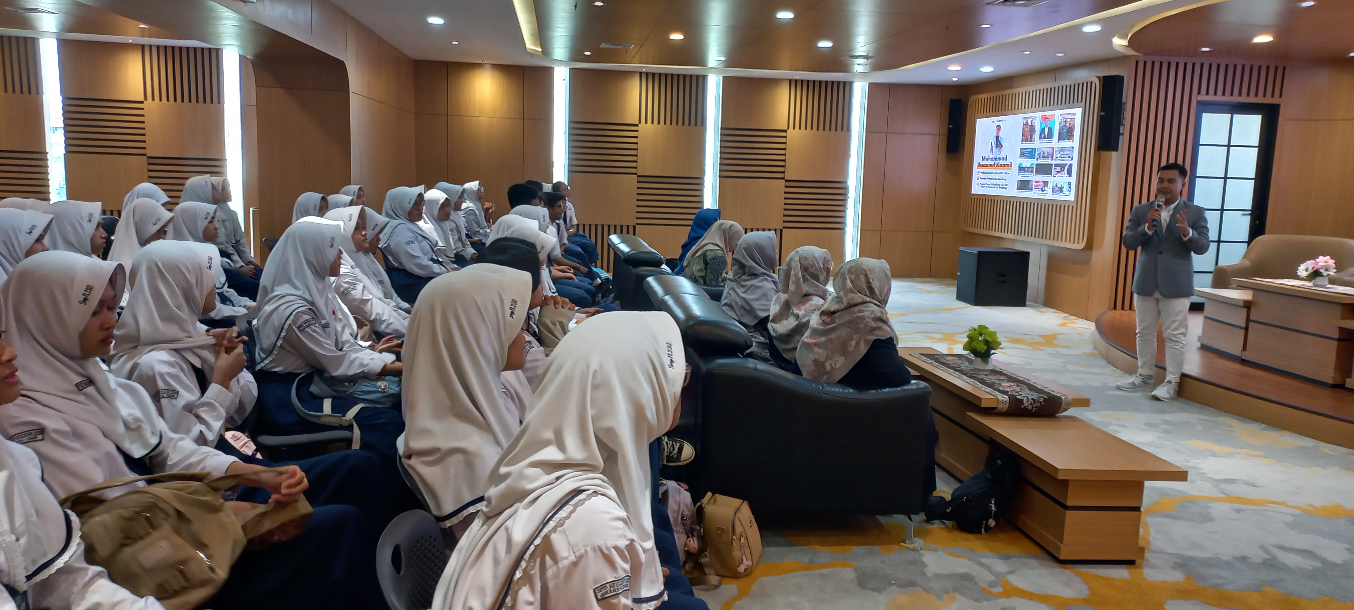 Wisata Literasi SMPN 230 Jakarta